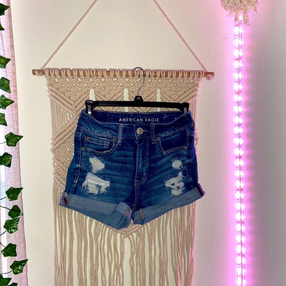 Dark Wash Hi Rise Shortie Jean Shorts
American Eagle 
Size 2